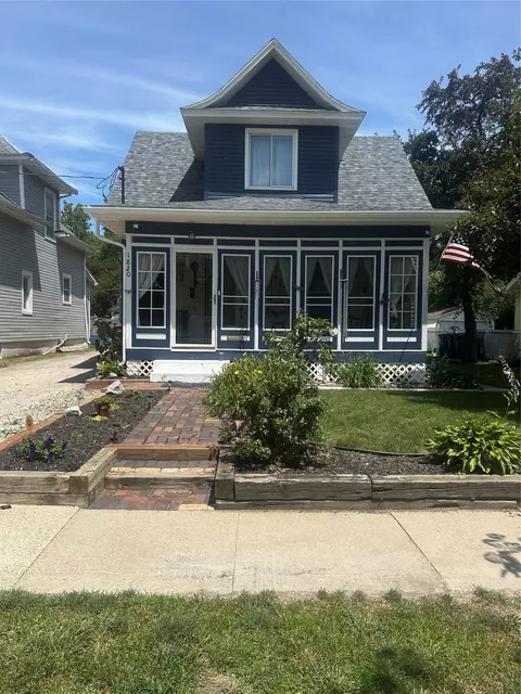 1820 E Walnut St, Des Moines, IA 50316
