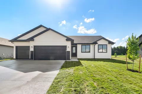 218 NE Wildflower Dr, Pleasant Hill, IA 50327