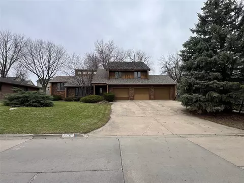 4112 Mary Lynn Dr, Urbandale, IA 50322