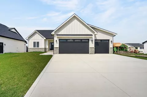 17331 Brookview Dr, Urbandale, IA 50323