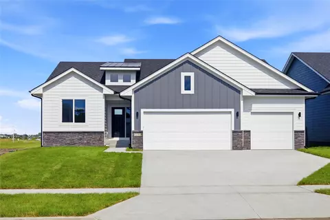5239 172nd St, Urbandale, IA 50323