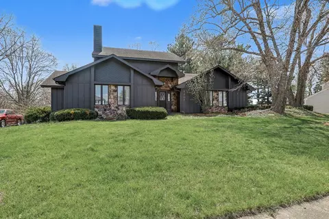 1207 Bruce Ln, Pella, IA 50219