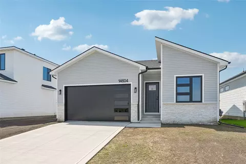 14604 Northpark Dr, Urbandale, IA 50323