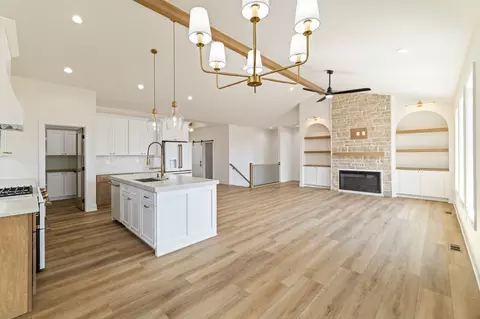 17302 Northview Dr, Urbandale, IA 50323