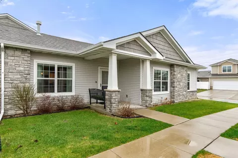 8943 Nelle Ln, West Des Moines, IA 50266