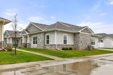 8943 Nelle Ln, West Des Moines, IA 50266