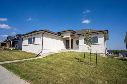 3963 Westgate Pkwy, Clive, IA 50325