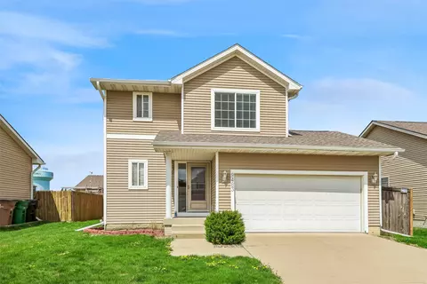 9483 Red Sunset Dr, West Des Moines, IA 50266