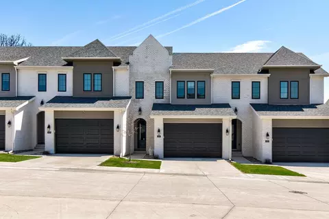 14143 Wilden Dr, Urbandale, IA 50323