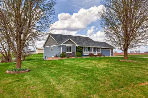 17493 365th Ct, Earlham, IA 50072