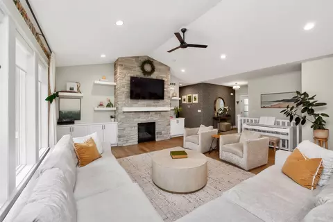 14301 Sheridan Ave, Urbandale, IA 50323