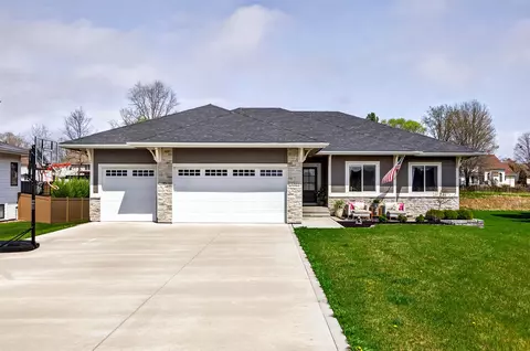 14301 Sheridan Ave, Urbandale, IA 50323