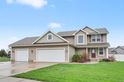 1119 Oakwood Dr, Pella, IA 50219