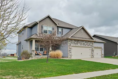 405 NE Fox Run Trl, Waukee, IA 50263
