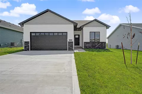 1946 Tuscany Dr SE, Altoona, IA 50009