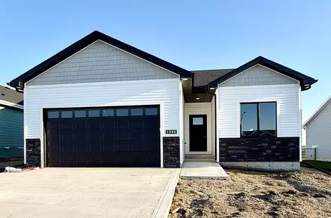 1946 Tuscany Dr SE, Altoona, IA 50009