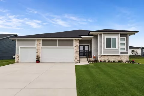 15005 Springbrook Trl, Urbandale, IA 50323