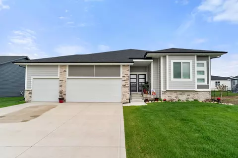 15005 Springbrook Trl, Urbandale, IA 50323