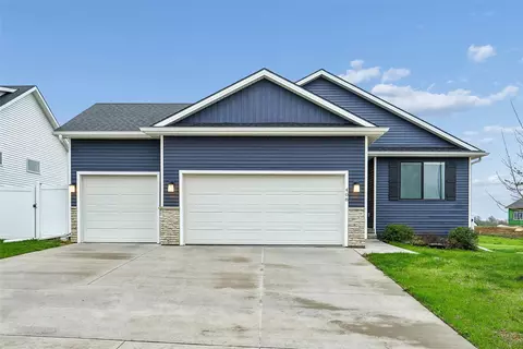 408 N 19th St, Indianola, IA 50125