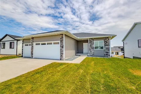 1683 20th Ave SE, Altoona, IA 50009