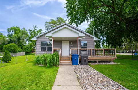 525 SE 9th St, Des Moines, IA 50309