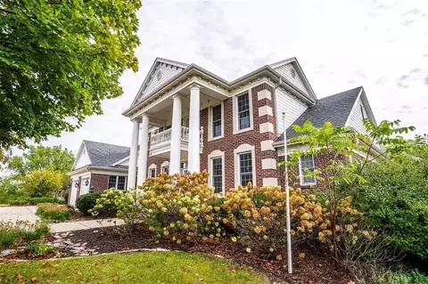 625 NE 72nd St, Pleasant Hill, IA 50327