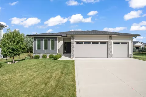 855 NE Bobcat Dr, Waukee, IA 50263