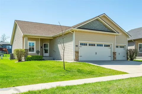 1132 15th Ave SE, Altoona, IA 50009