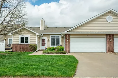 9513 Ironwood Ln, Johnston, IA 50131