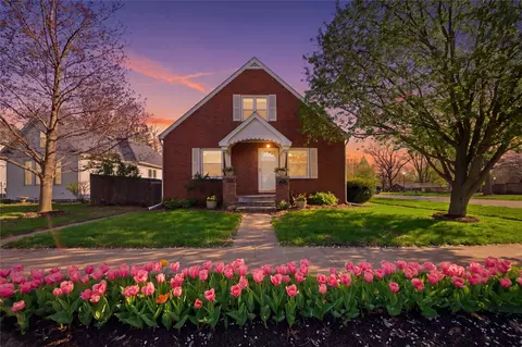 915 Franklin St, Pella, IA 50219