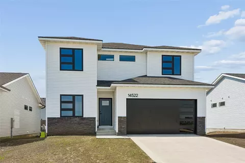 14522 Northpark Dr, Urbandale, IA 50323