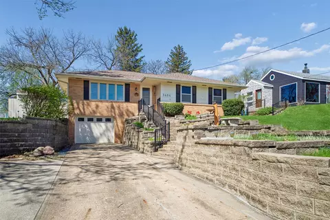 3404 70th St, Urbandale, IA 50322