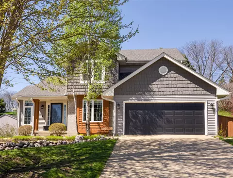 1013 Ridgewood Ct, West Des Moines, IA 50265