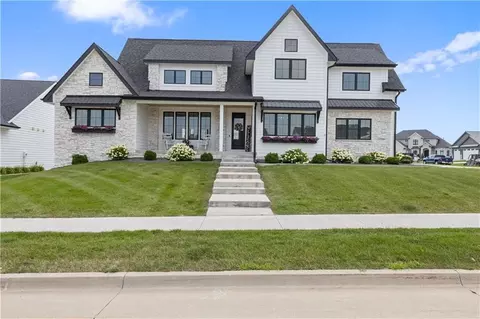 17448 Aurora Dr, Clive, IA 50325