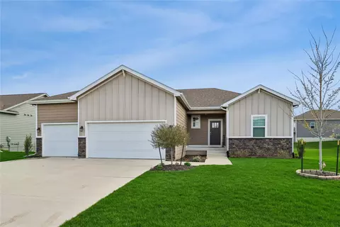 1112 32nd St SE, Altoona, IA 50009
