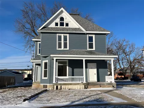 412 S 2nd Ave E, Newton, IA 50208