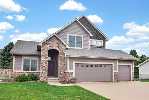 1000 SE Bluegrass Cir, Waukee, IA 50263