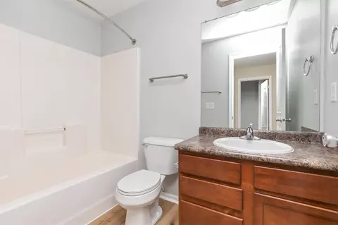 Bath - 105 SE Kellerman Ln, Waukee, IA 50263 photo 3 of 4