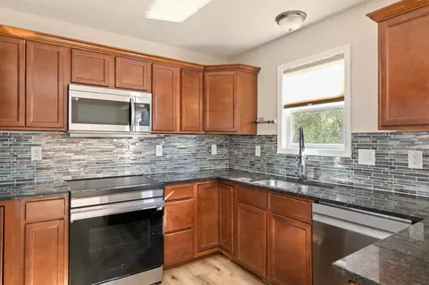 Kitchen - 105 SE Kellerman Ln, Waukee, IA 50263 photo 3 of 4