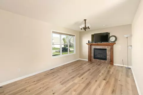 Living - 105 SE Kellerman Ln, Waukee, IA 50263 photo 4 of 5