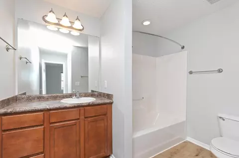 Bath - 105 SE Kellerman Ln, Waukee, IA 50263 photo 2 of 4