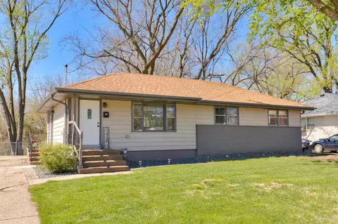 2316 Vine St, West Des Moines, IA 50265