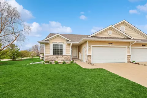 6030 Pinewood Ct, Johnston, IA 50131