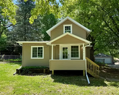 1443 Pioneer Rd, Des Moines, IA 50320