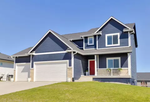 2609 Blooming Heights Dr, Norwalk, IA 50211