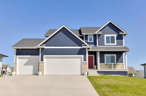 2609 Blooming Heights Dr, Norwalk, IA 50211