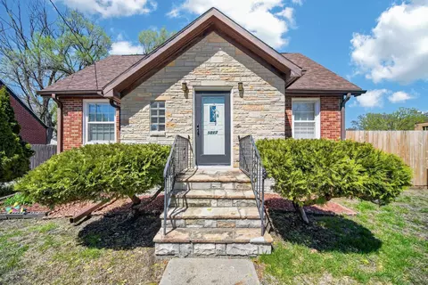 5017 Hickman Rd, Des Moines, IA 50310