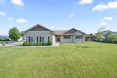 1213 Michael St SE, Bondurant, IA 50035