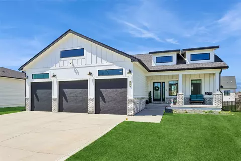 5010 147th St, Urbandale, IA 50323