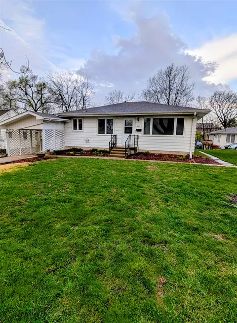 415 S Walnut Ave, Ames, IA 50010